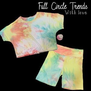 NWT Full Circle trends tie-dye short sleeve crop top shorts set size M